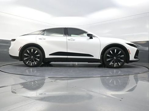 Certified 2025 Toyota Crown Platinum AWD/4WD image 38