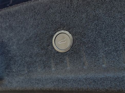 Used 2022 Tesla Model S image 25