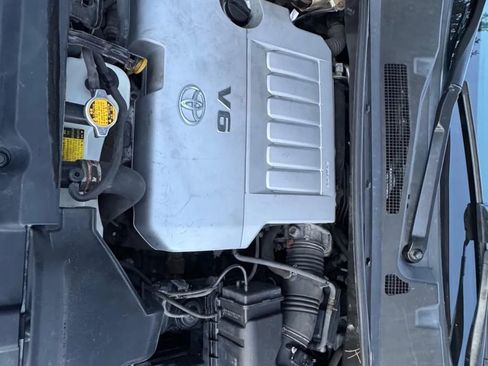 Used 2011 Toyota Highlander SE w/ Tow Pkg image 21