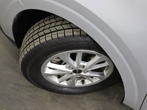 Used 2022 Kia Carnival LX FWD image 40
