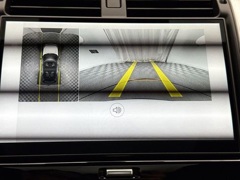 Certified 2025 Land Rover Discovery S image 14