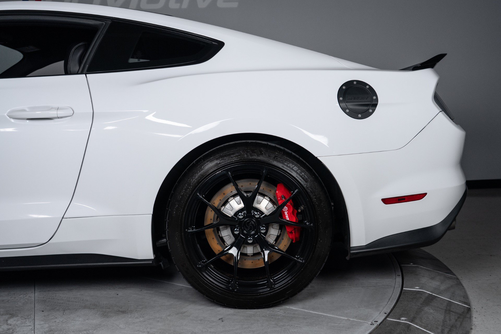 Used 2016 Ford Mustang Shelby GT350 w/ Technology Package RWD image 9