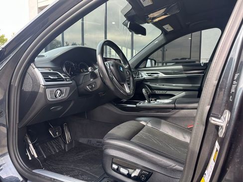 Used 2019 BMW 750i xDrive w/ Executive Package image 19
