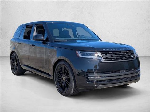 Used 2025 Land Rover Range Rover SE AWD/4WD image 3