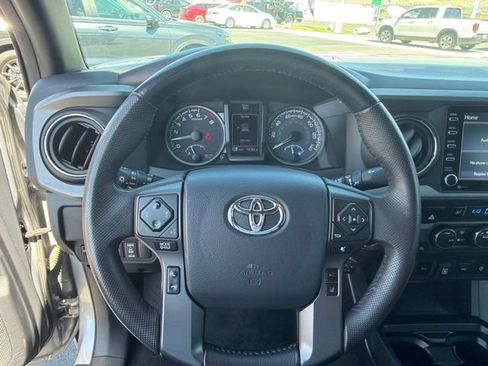 Used 2020 Toyota Tacoma TRD Off-Road w/ TRD Premium Off Road Package AWD/4WD image 24
