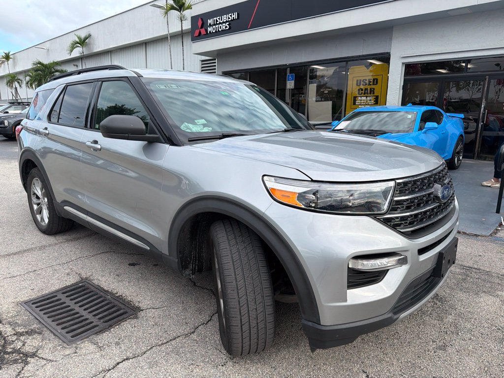 Used 2020 Ford Explorer XLT w/ Equipment Group 202A AWD/4WD image 3