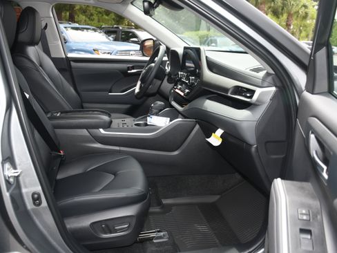 New 2026 Toyota Highlander XLE AWD/4WD image 11