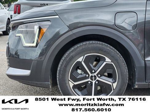Certified 2024 Kia Niro EX FWD image 8