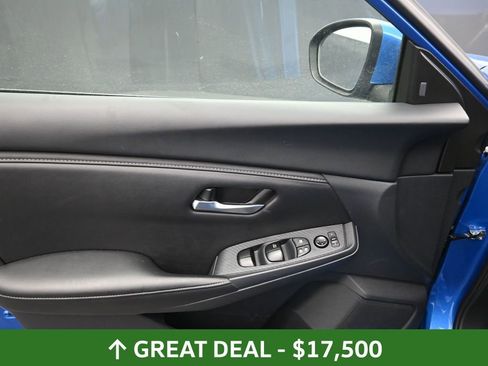 Used 2025 Nissan Sentra SV image 21