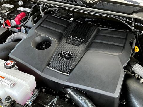 Used 2025 Toyota Tundra Limited image 34