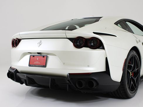 Used 2020 Ferrari 812 Superfast RWD image 9