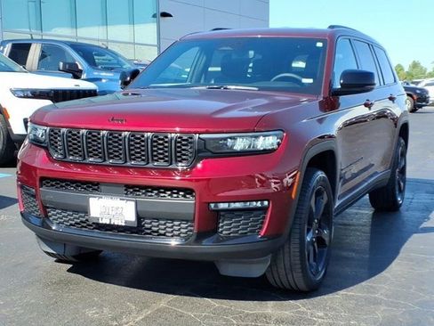 Used 2024 Jeep Grand Cherokee L Limited w/ Black Appearance Package AWD/4WD image 2