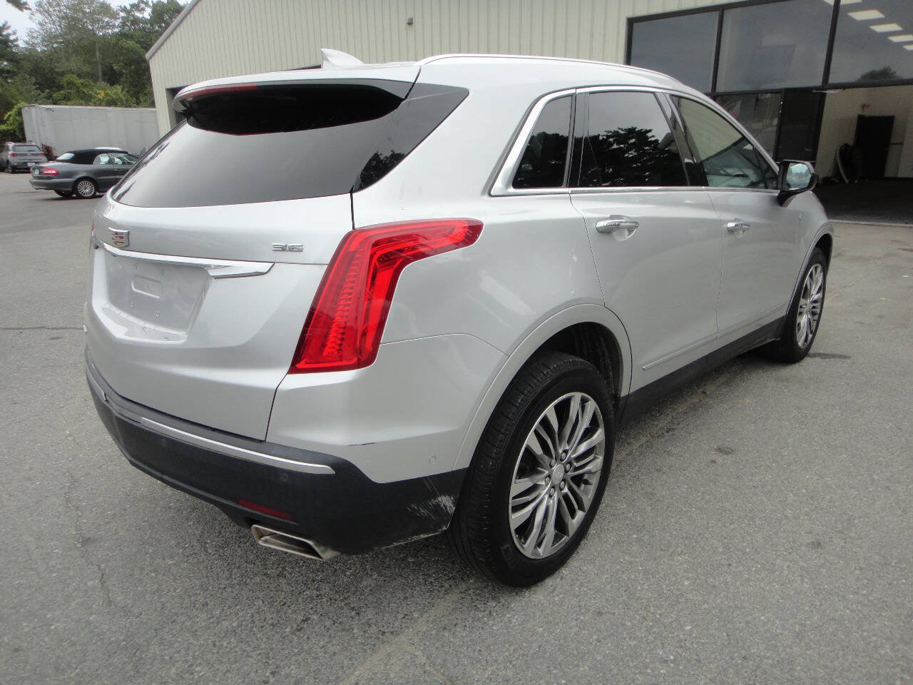 Used 2018 Cadillac XT5 Premium Luxury w/ Driver Assist Package AWD/4WD image 4