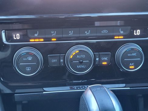 Used 2018 Volkswagen Golf R 4-Door image 35