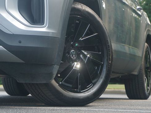 Used 2024 Volkswagen Atlas SE w/ Panoramic Sunroof Package image 37