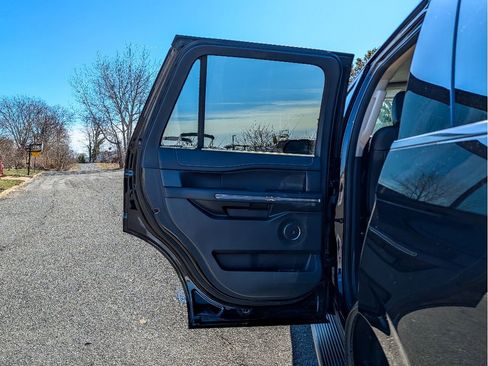 Used 2024 Ford Expedition XLT image 11