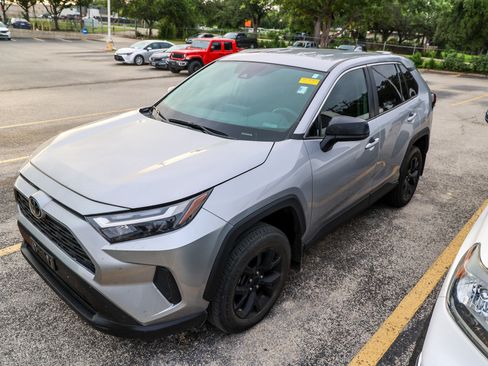 Used 2024 Toyota RAV4 LE AWD/4WD image 17