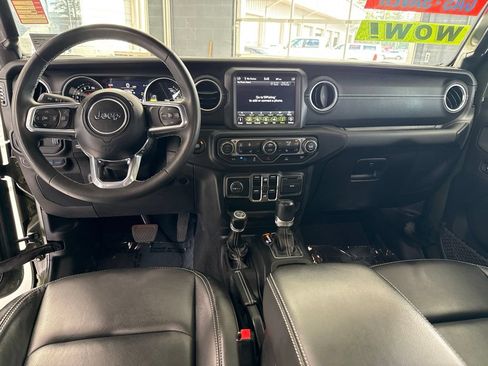 Used 2023 Jeep Wrangler Unlimited Sahara w/ Cold Weather Group AWD/4WD image 15