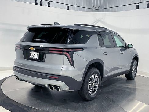 Used 2026 Chevrolet Traverse LT image 11