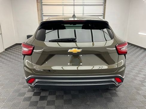 Used 2024 Chevrolet Trax LS FWD image 21