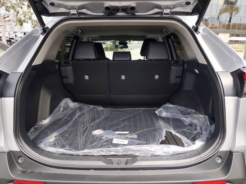 Used 2023 Toyota RAV4 XLE Premium image 20