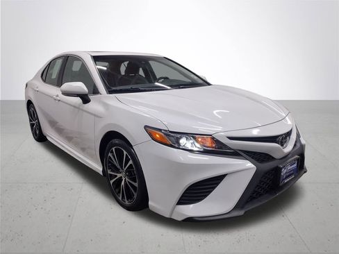 Used 2018 Toyota Camry L image 4