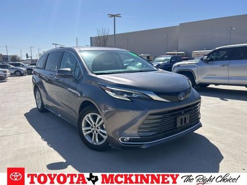 Used 2023 Toyota Sienna Platinum image 1