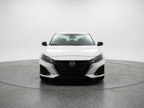 Used 2025 Nissan Altima 2.5 SV image 2