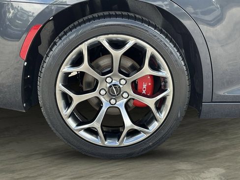 Used 2018 Chrysler 300 Touring w/ Sport Appearance Package image 15