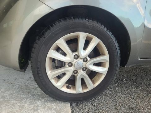 Used 2013 Kia Soul + FWD image 2