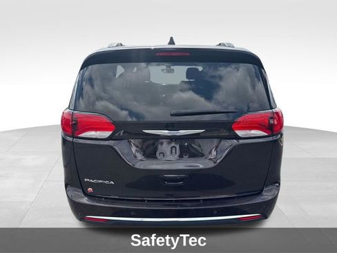 Used 2017 Chrysler Pacifica Touring-L FWD image 4
