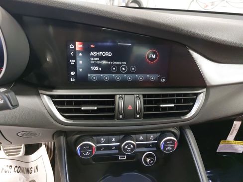 New 2025 Alfa Romeo Giulia w/ Veloce Package AWD image 22