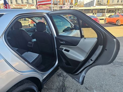 Used 2022 Chevrolet Equinox LT AWD/4WD image 12