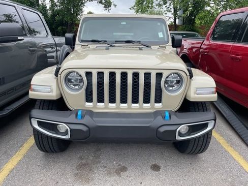 Used 2022 Jeep Wrangler Unlimited Sahara w/ Cold Weather Group image 3