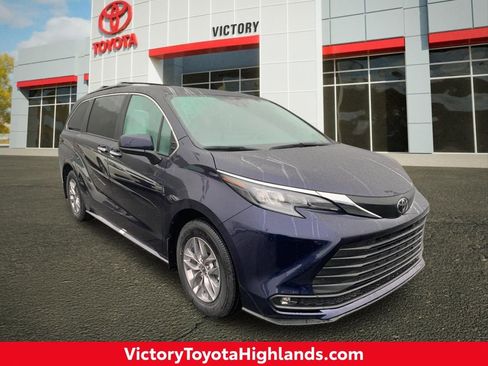 New 2026 Toyota Sienna XLE image 1