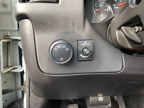 Used 2011 Chevrolet Express 2500 RWD image 23