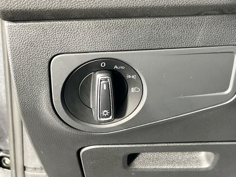 Used 2022 Volkswagen Tiguan SE image 10