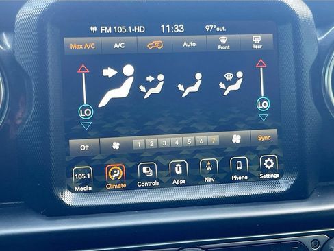 Used 2022 Jeep Wrangler Unlimited Sahara AWD/4WD image 21
