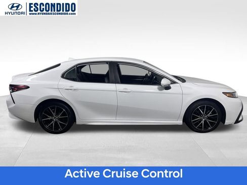 Used 2023 Toyota Camry SE image 7