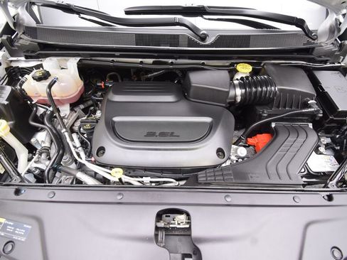 Used 2024 Chrysler Pacifica Touring-L image 25