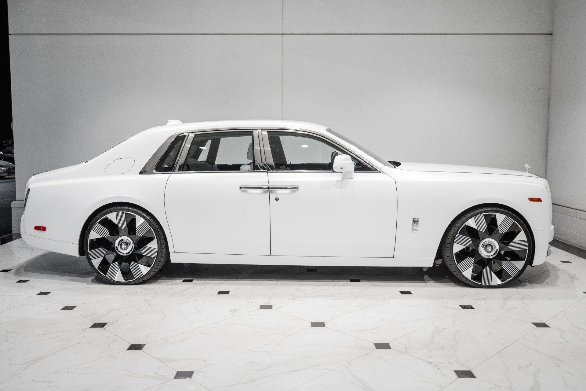 Used 2018 Rolls-Royce Phantom Sedan RWD image 6