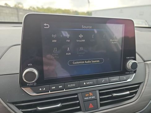 Used 2025 Nissan Altima 2.5 SV FWD image 23