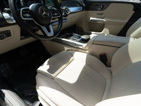 Used 2021 Mercedes-Benz GLB 250 4MATIC w/ Premium Package image 30