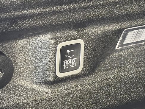 Used 2025 Jeep Grand Cherokee L Altitude image 16