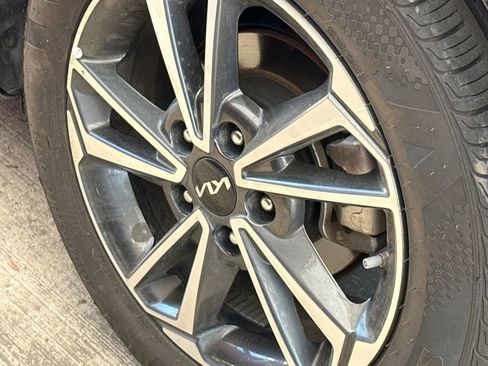 Used 2022 Kia Forte LXS image 9