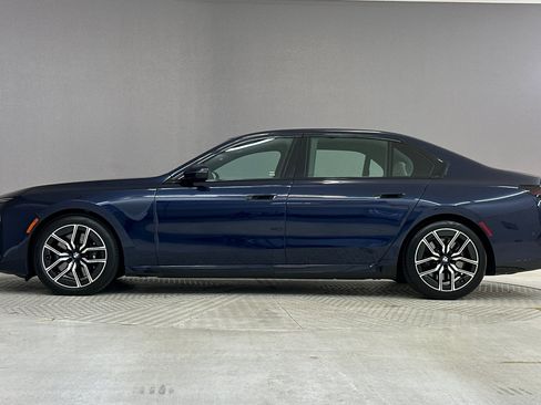 Certified 2023 BMW 740i RWD image 2