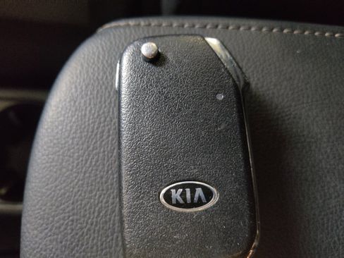 Used 2020 Kia Soul LX FWD image 32
