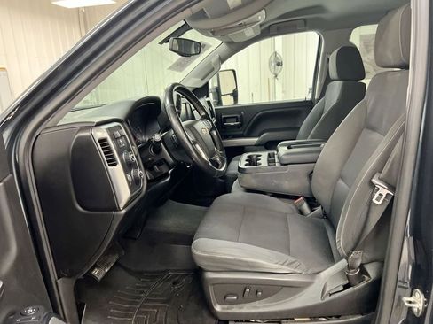 Used 2018 Chevrolet Silverado 1500 LT w/ All Star Edition image 17