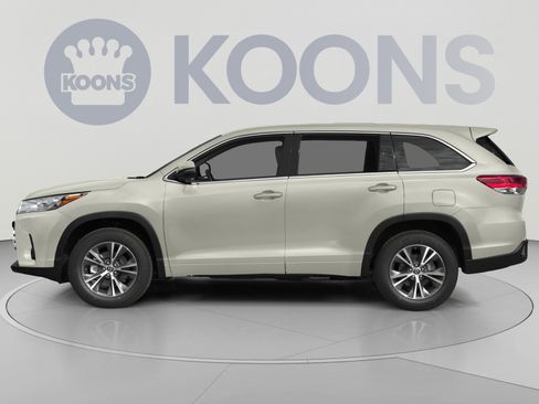 Used 2018 Toyota Highlander LE AWD/4WD image 4
