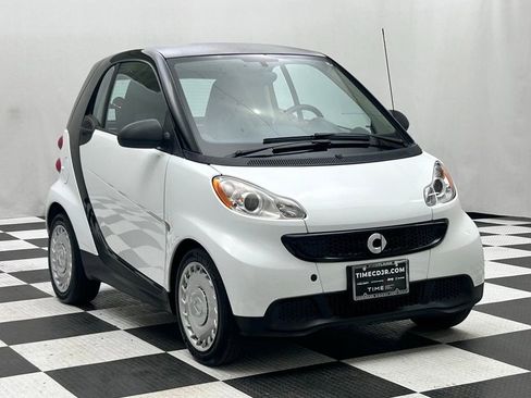 Used 2013 smart fortwo pure RWD image 2